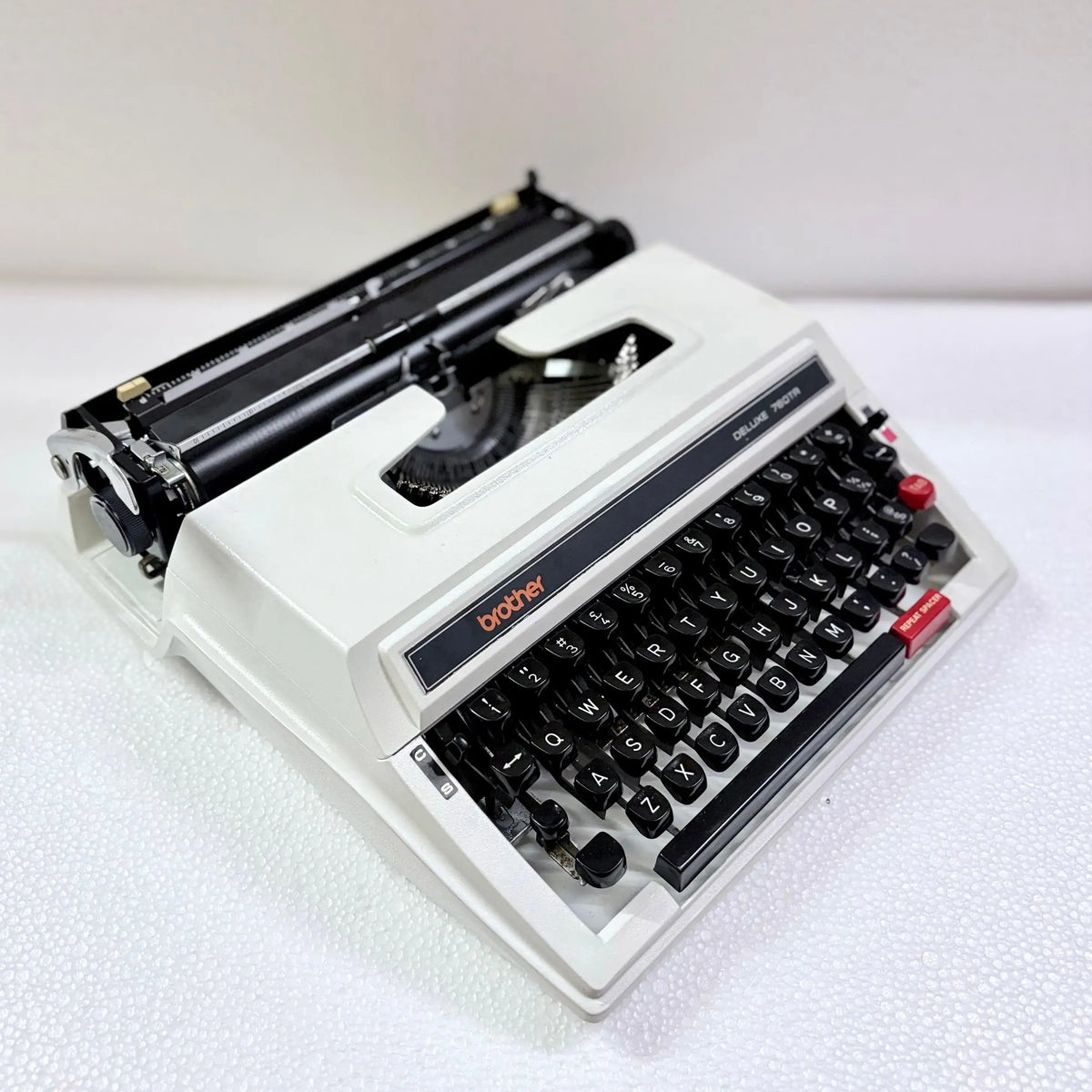 Brother 750 Tr Typewriter Alpine white