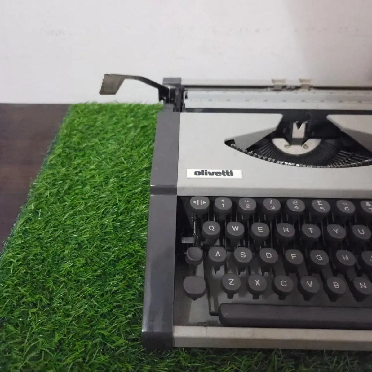 Olivetti Tropical English Typewriter