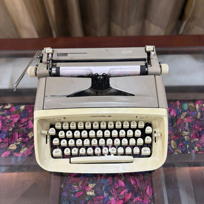 Royal Safari Portable Typewriter