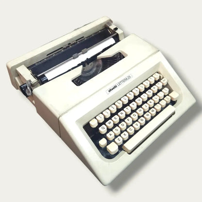 Olivetti Lettera 25 Porcelain White Typewriter