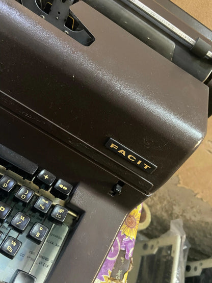 Facit 1740 English Typewriter Brief size