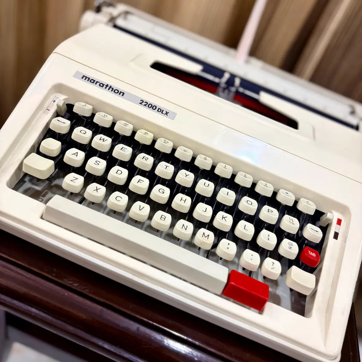 Marathon 2200 DLX cream typewriter, brand new manual typing machine for writers, RR Typewriter Mart India online