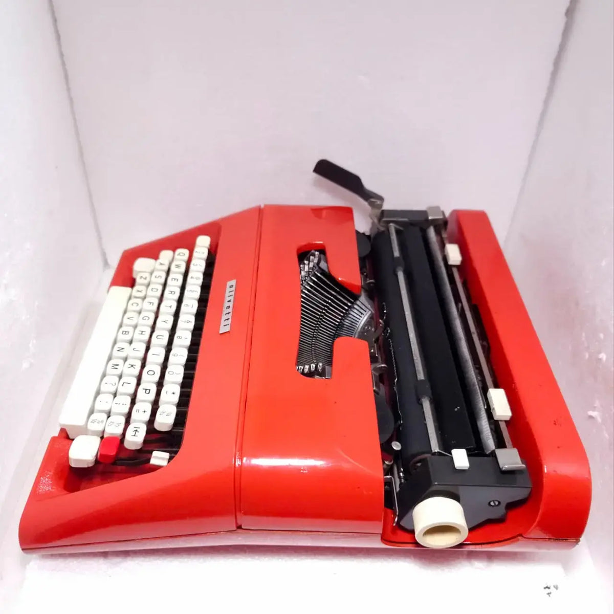 Olivetti Lettera 35 Typewriter Scarlet Red
