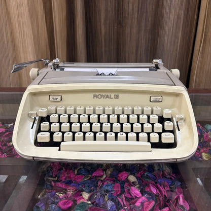 Royal Safari Portable Typewriter