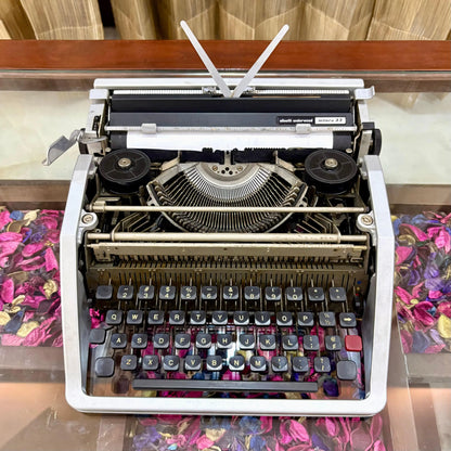 Olivetti Lettera 33 Typewriter