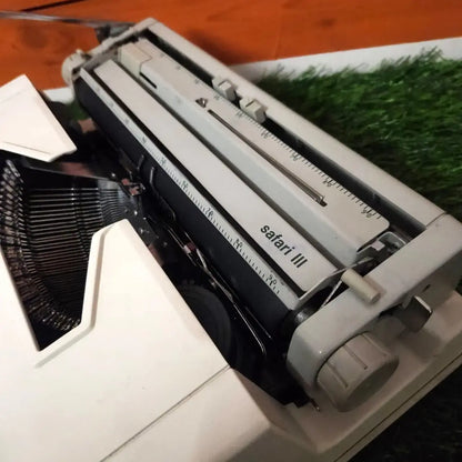 Royal Safari 3 English Typewriter