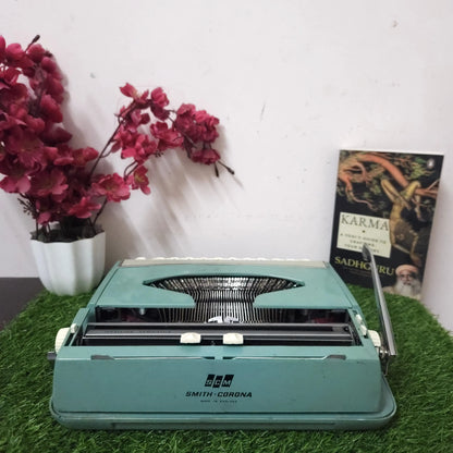 Smith Corona Corsaire Deluxe Typewriter