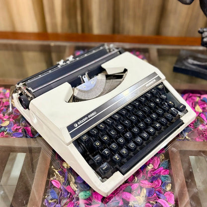Silver Reed Silvertte English Portable Typewriter