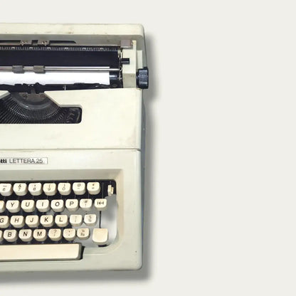 Olivetti Lettera 25 Porcelain White Typewriter