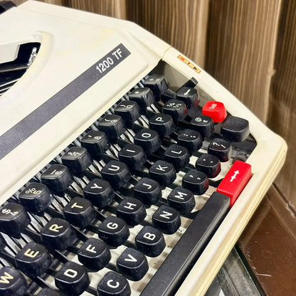 Clover 1200 TF vintage manual typewriter in cream, compact typing machine sold by RR Typewriter Mart India