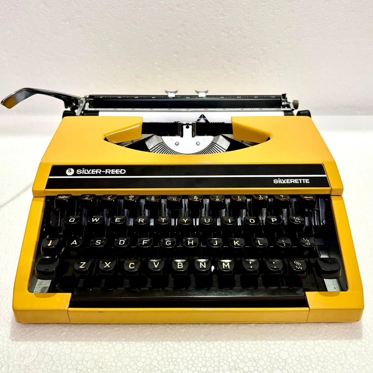 Brand New Silvereed Silverette Typewriter