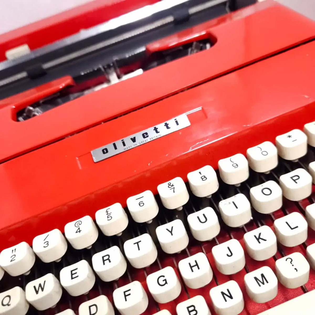 Olivetti Lettera 35 Typewriter Scarlet Red