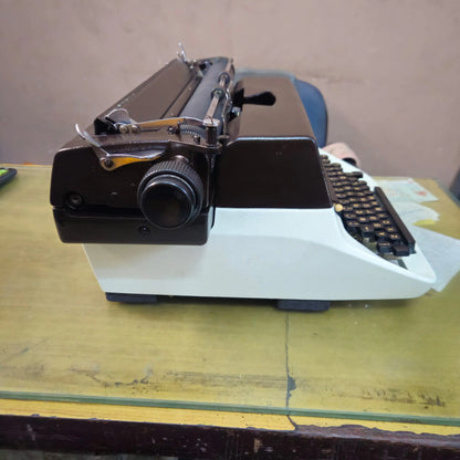 Facit 1720 English Manual Typewriter