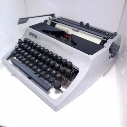 Erika Model 32 English Typewriter