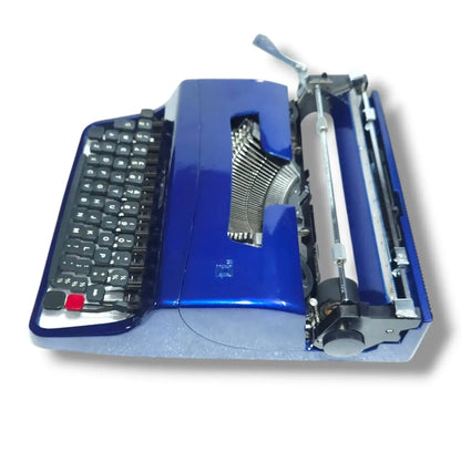 Olivetti Lettera 32 Lightening Blue Typewriter