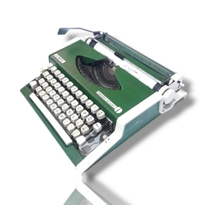 Olympia Traveller De Luxe Typewriter Green Edition