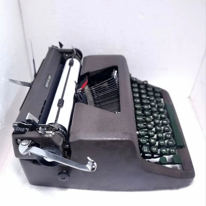 Royal Quiet De Luxe Typewriter