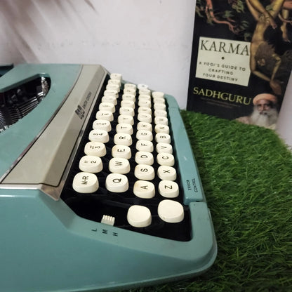 Smith Corona Corsaire Deluxe Typewriter