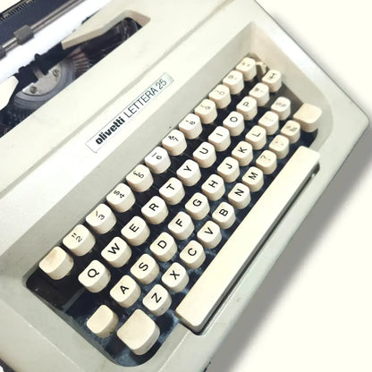 Olivetti Lettera 25 Porcelain White Typewriter