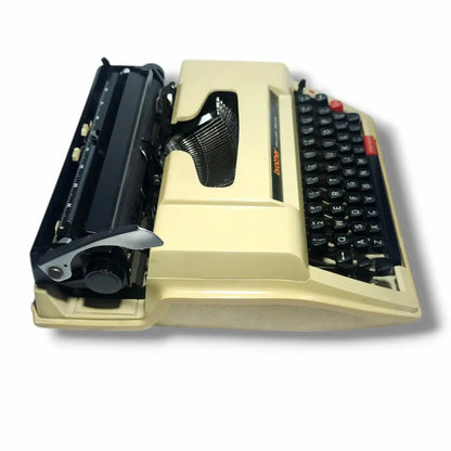 Brother Deluxe 750 T R Typewriter
