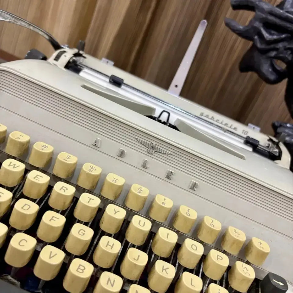 Adler Gabrielle 10 Typewriter
