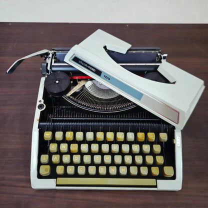 Silver Reed 100 Portable Typewriter