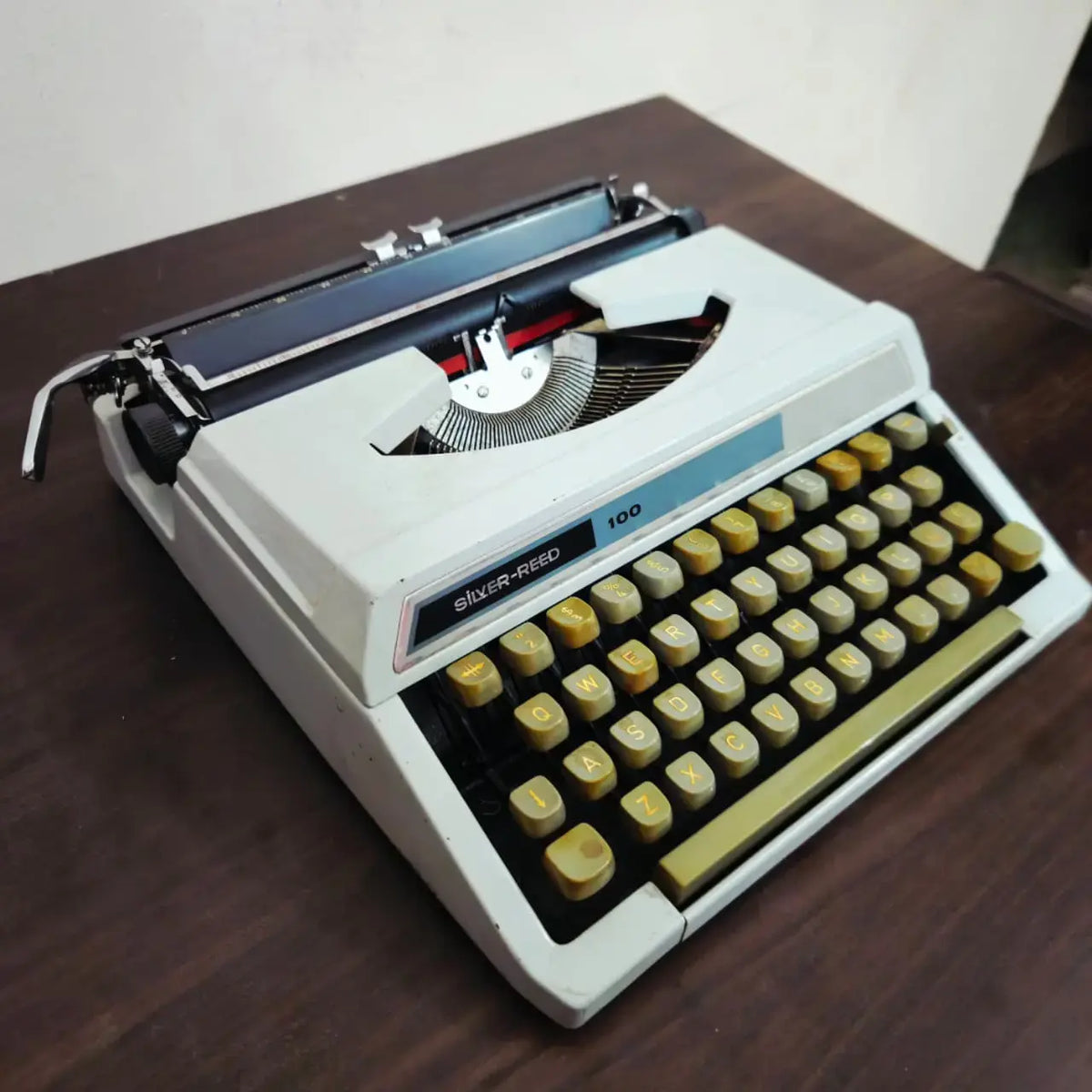 Angled view Silver Reed Typewriter, manual English typing machine on desk from RR Typewriter Mart typewriter seller