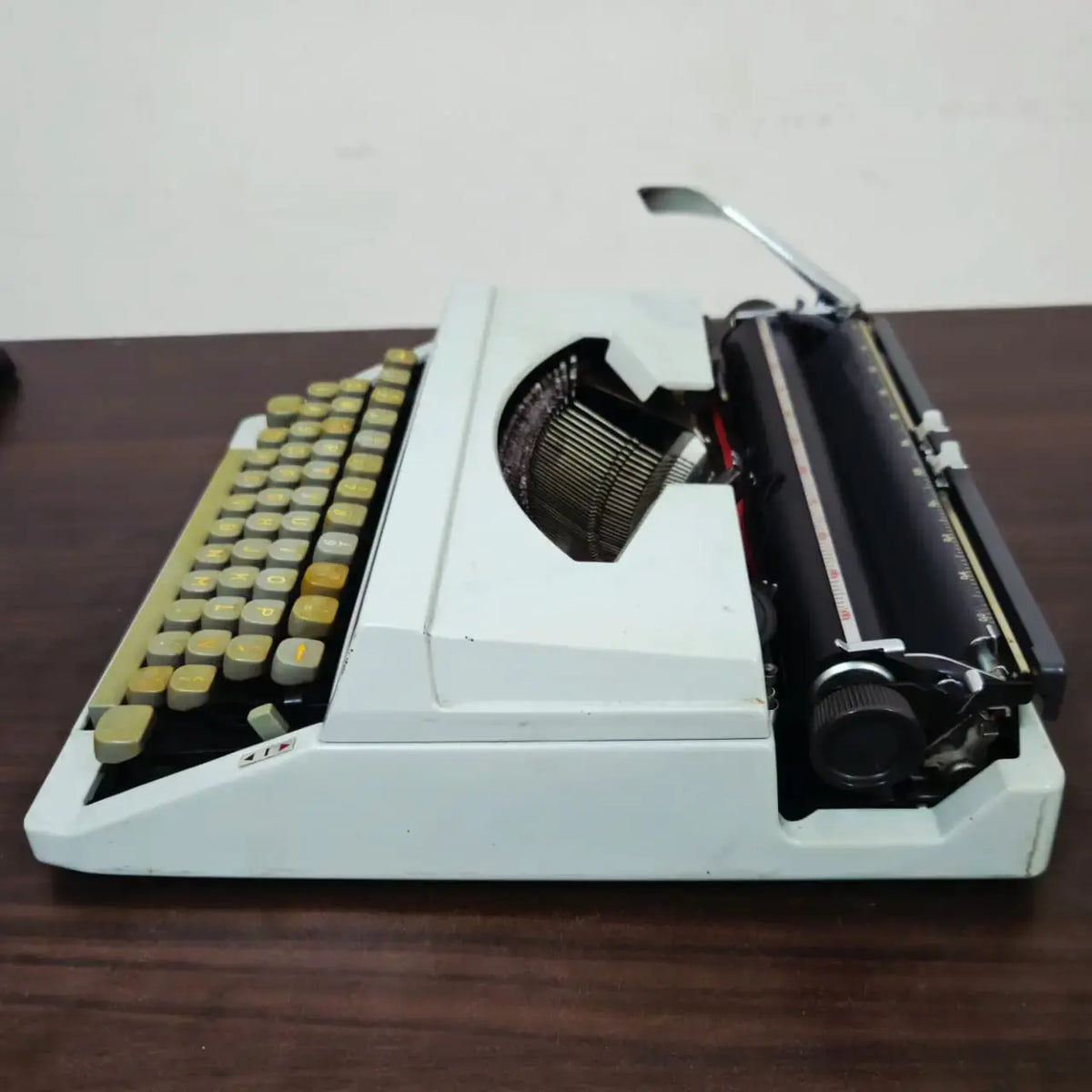 Silver Reed 100 Portable Typewriter