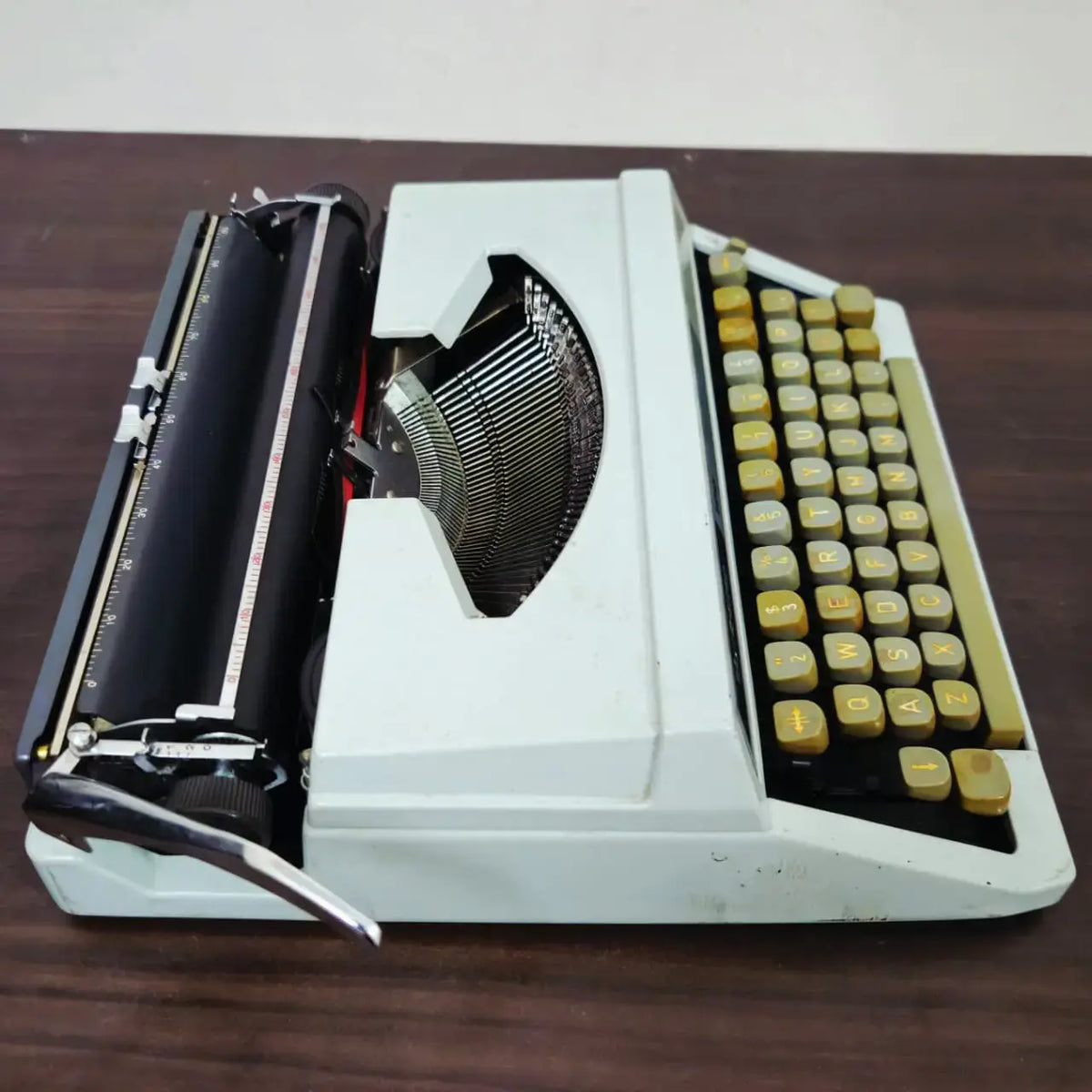 Silver Reed 100 Portable Typewriter