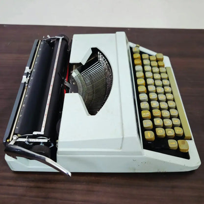 Silver Reed 100 Portable Typewriter
