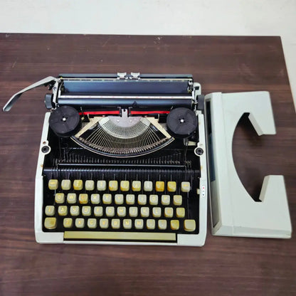 Silver Reed 100 Portable Typewriter