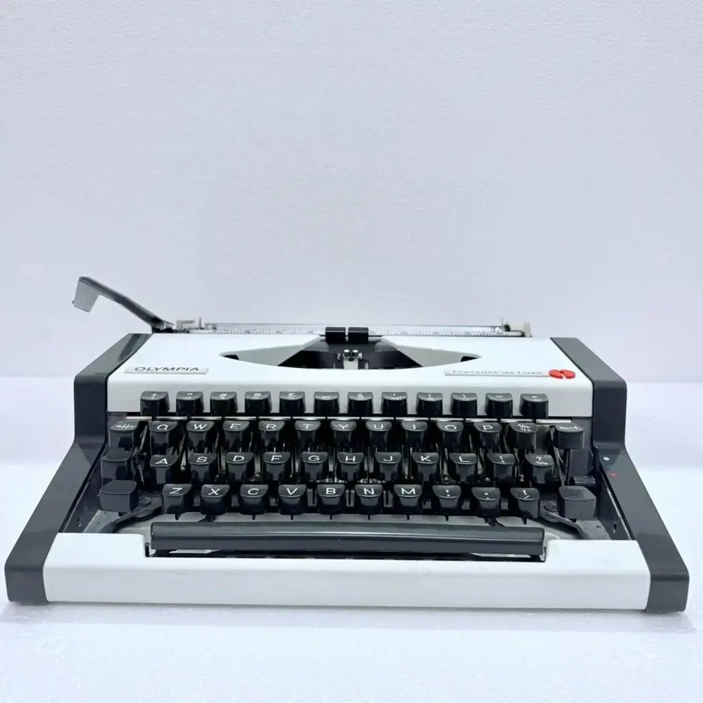 Olympia Traveller de Luxe vintage portable typewriter with original case