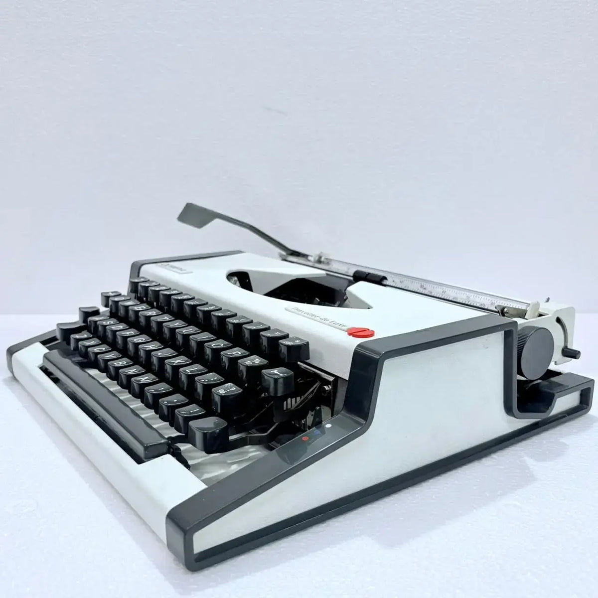 Olympia Traveller Deluxe Typewriter
