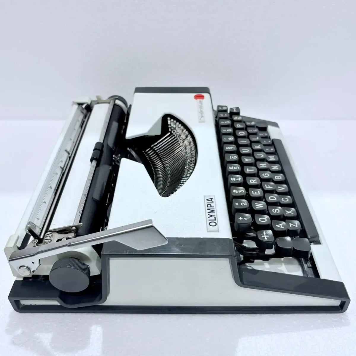 Olympia Traveller Deluxe Typewriter