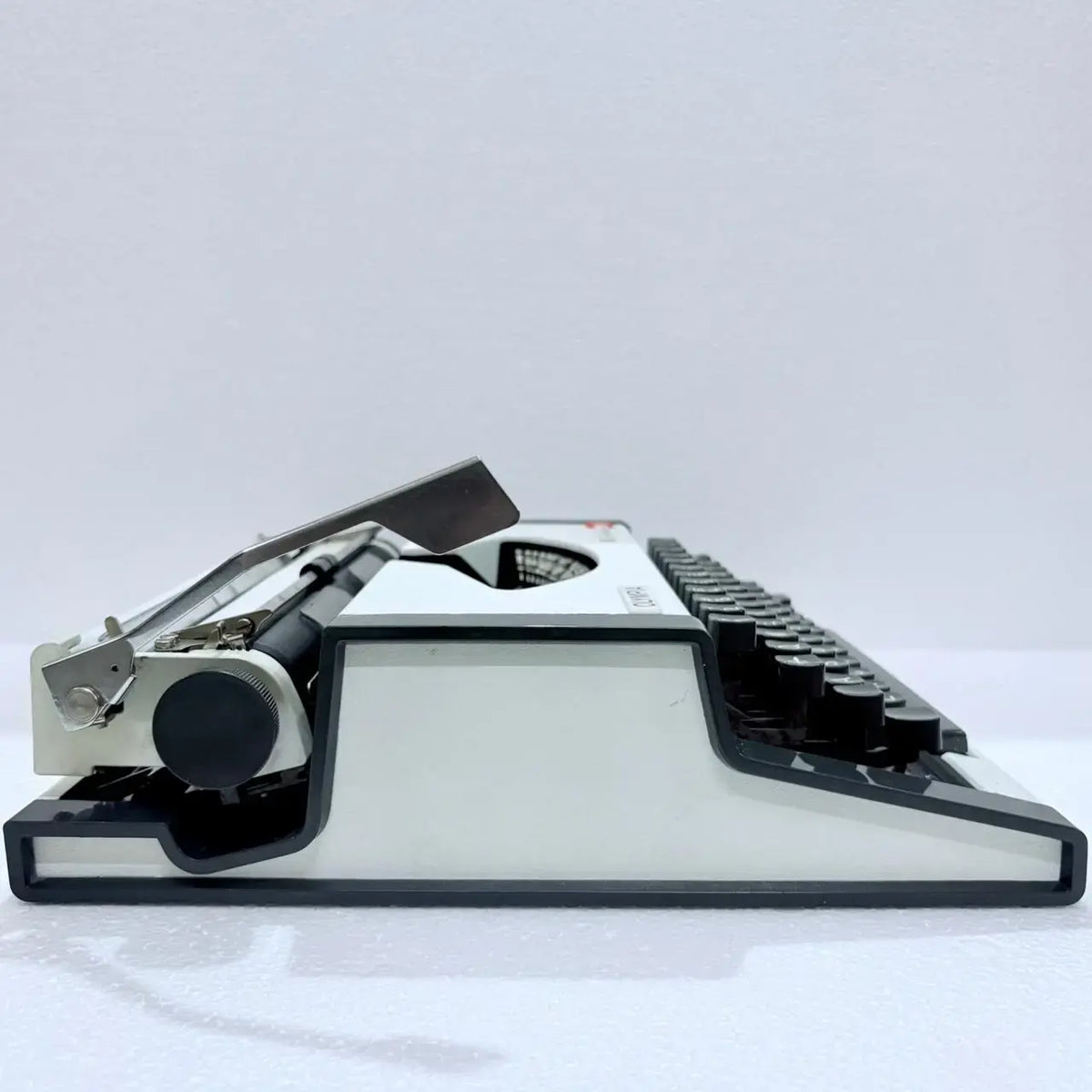 Olympia Traveller Deluxe Typewriter