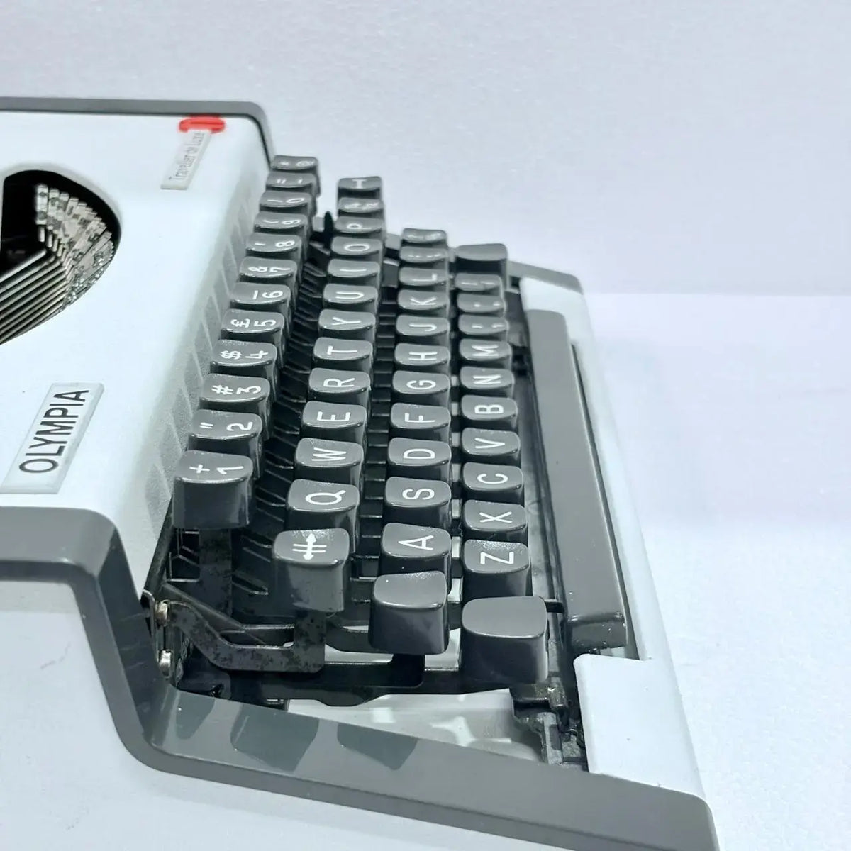 Olympia Traveller Deluxe Typewriter