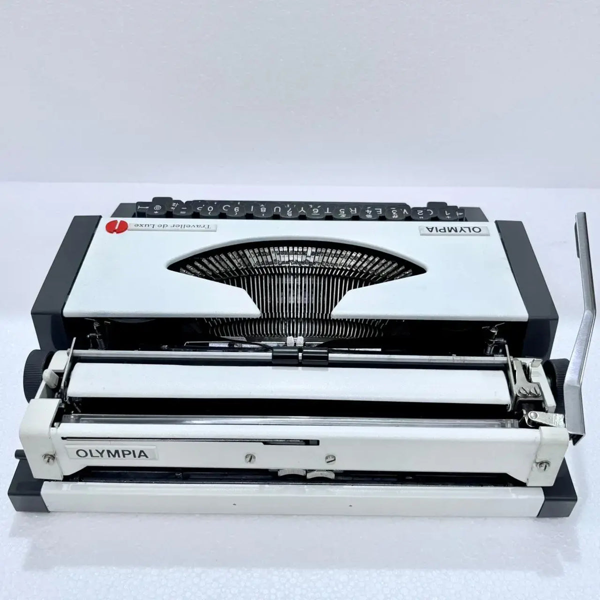 Olympia Traveller Deluxe Typewriter