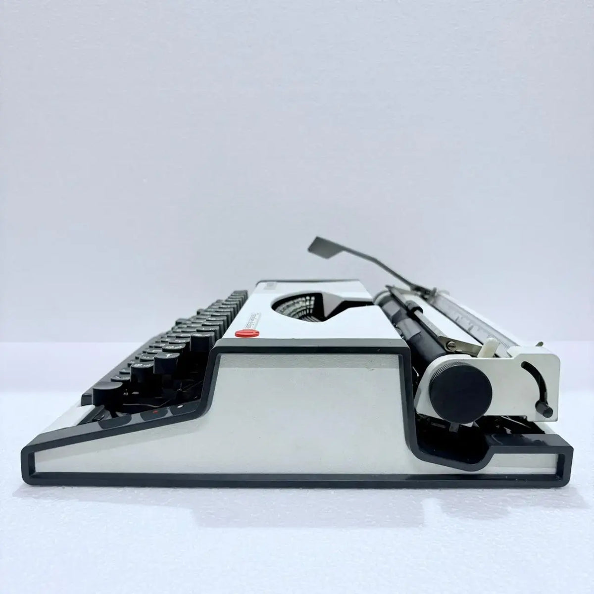Olympia Traveller Deluxe Typewriter