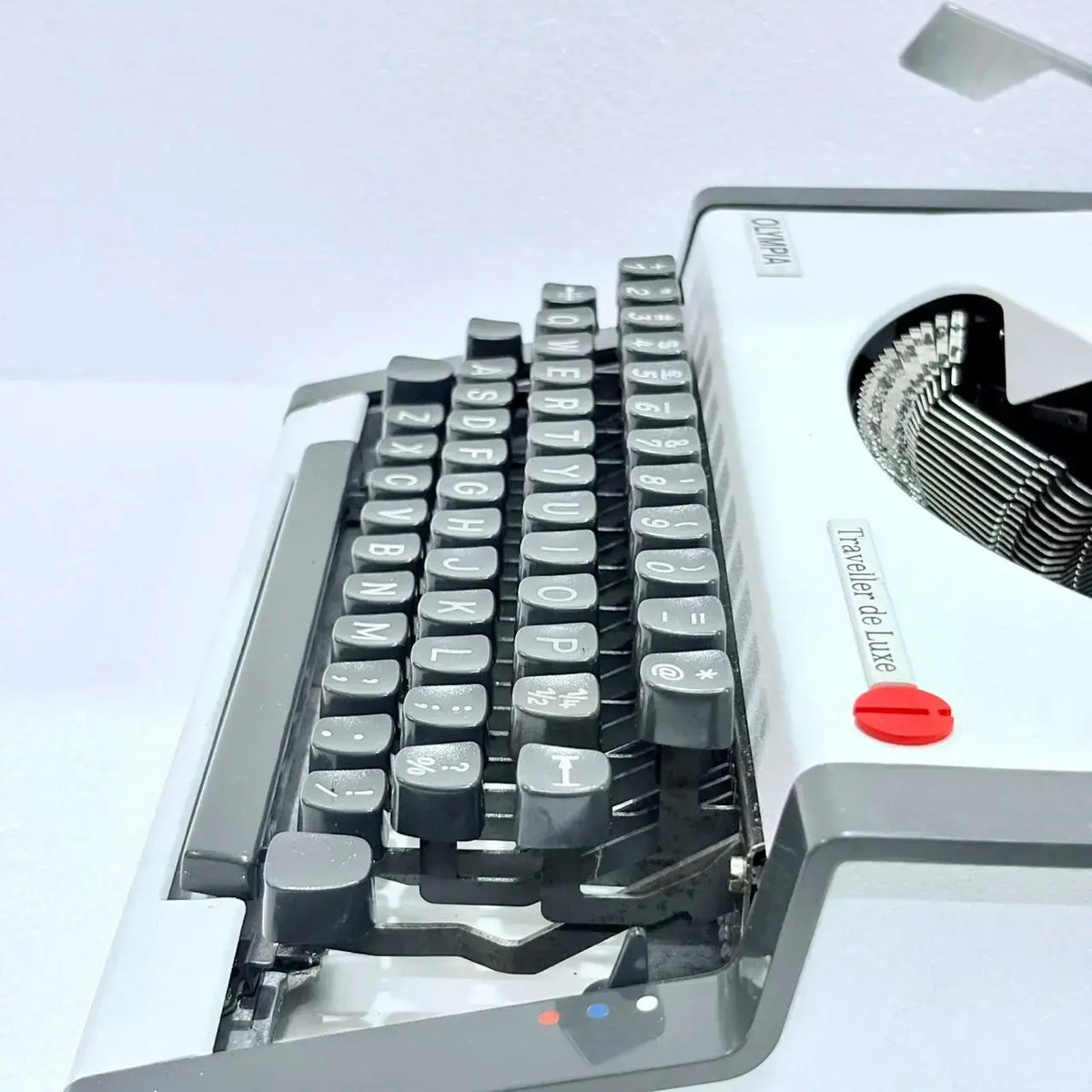 Olympia Traveller Deluxe Typewriter