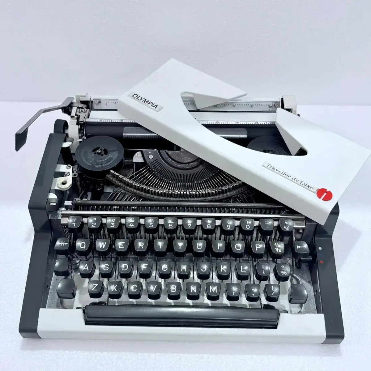 Olympia Traveller Deluxe Typewriter