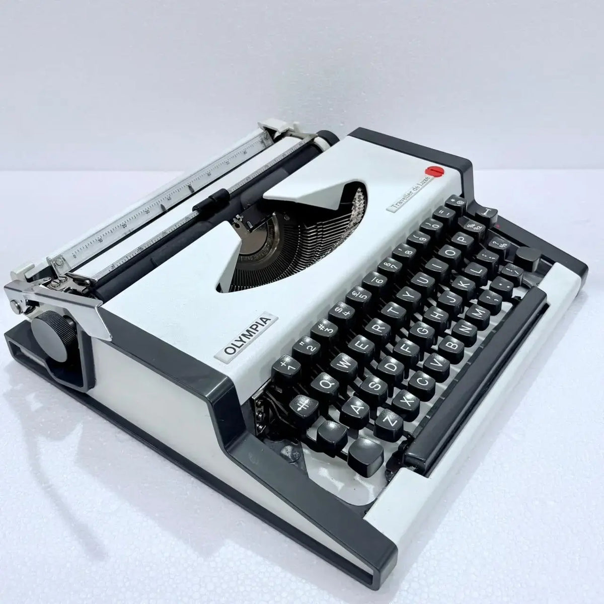 Olympia Traveller Deluxe Typewriter