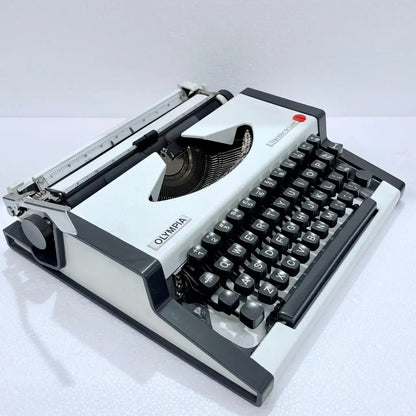 Olympia Traveller Deluxe Typewriter
