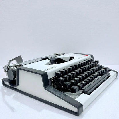 Olympia Traveller Deluxe Typewriter