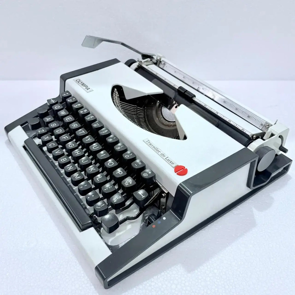 Olympia Traveller Deluxe Typewriter