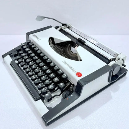 Olympia Traveller Deluxe Typewriter