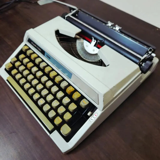 Silver Reed Typewriter front view on desk, manual English typing machine by RR Typewriter Mart typewriter seller
