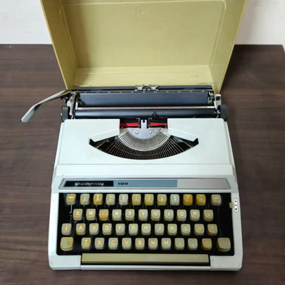 Silver Reed 100 Portable Typewriter