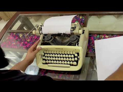Royal Safari Portable Typewriter