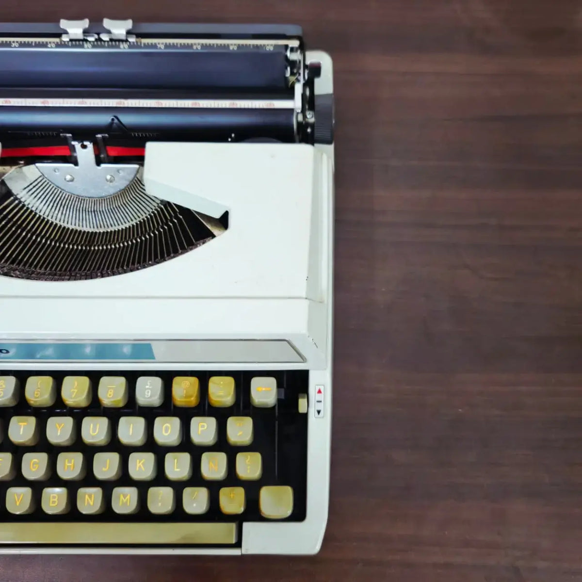Silver Reed 100 Portable Typewriter